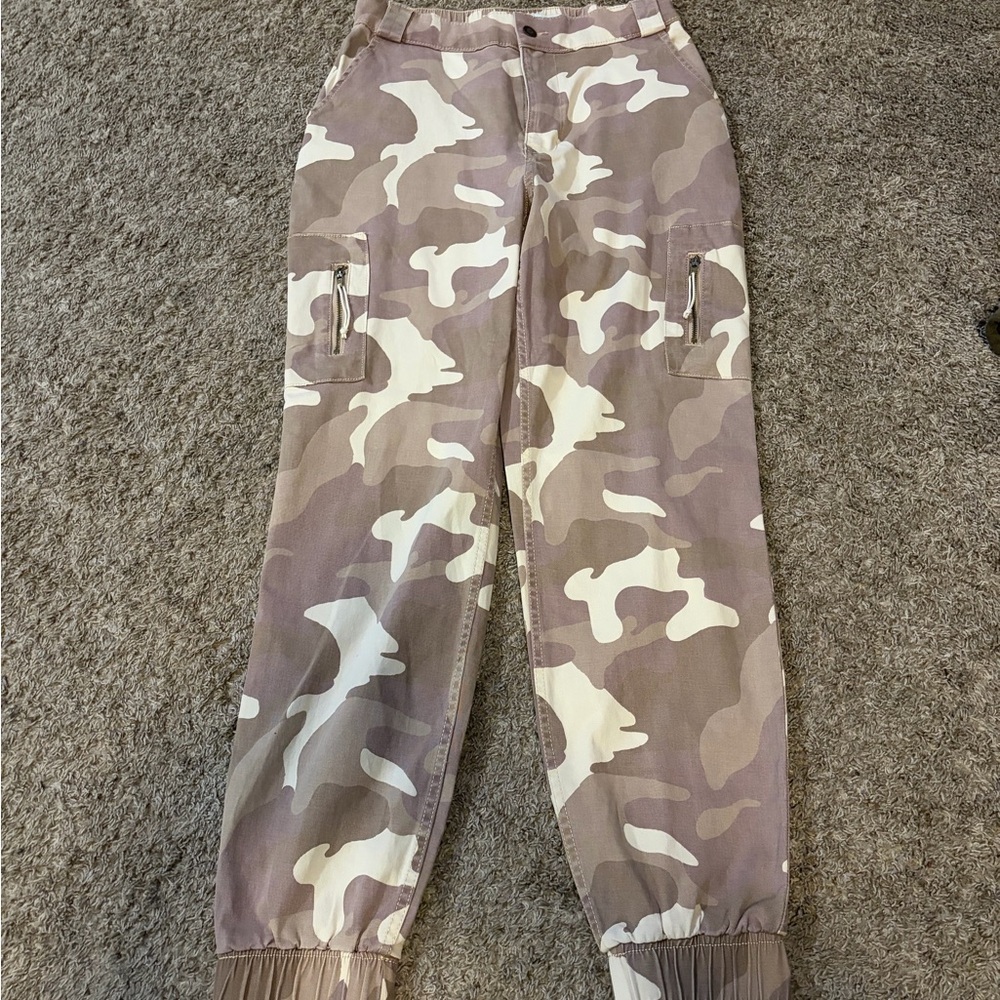 NWT Ultra High Rise Hollister Women’s Desert Camo Edgy Aesthetic Joggers Size M